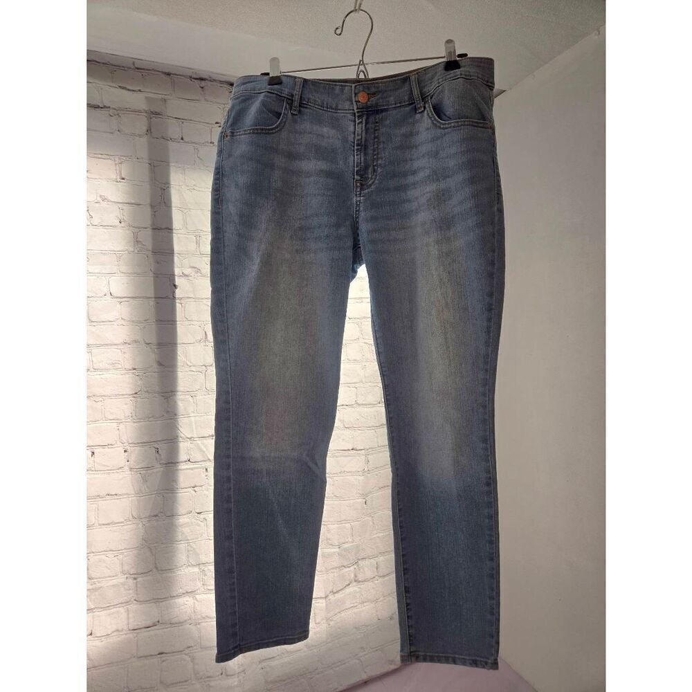 Old Navy Super Skinny Women's Size 12 PETITE Light Blue Lightweight Jeans